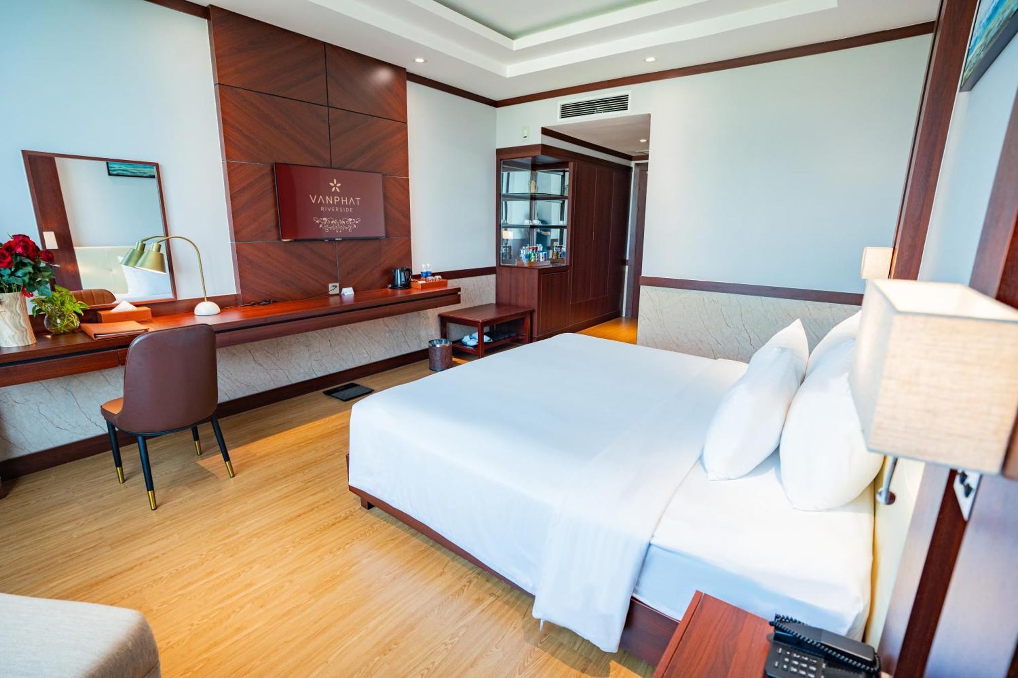 Van Phat Riverside Hotel Can Tho Room photo